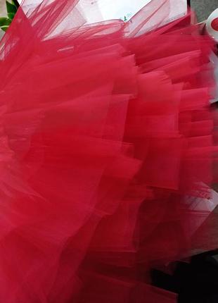 Красная фата с рюшами