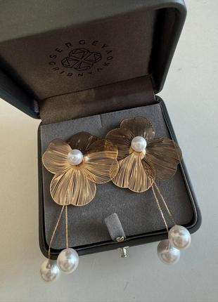 Серьги цветы золотистые под золото тренд шарики подвески цветок бусины