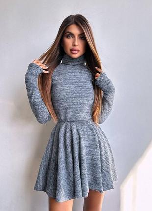 Утеплена сукня міні в рубчик з коміром, плаття міні з утепленням на осінь зиму, тепла коротка сукня зі спідницею
