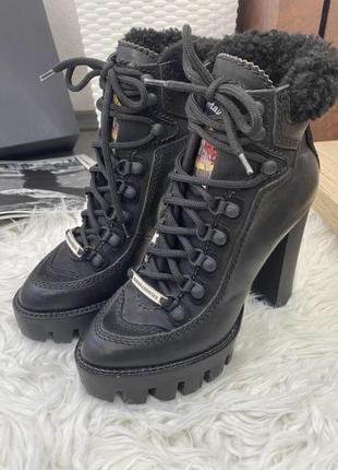 Ботинки dsquared2 38 оригинал, как новые