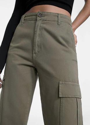 Широкі штани з накладними кишенями карго від stradivarius оригінал3 фото