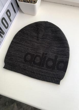 Спортивна чорна шапка adidas
