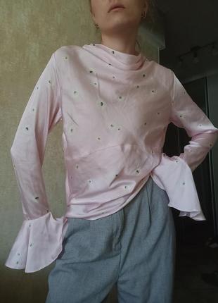 Атласная блуза в цветочный принт6 фото