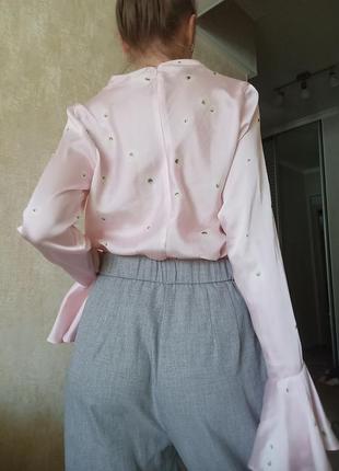 Атласная блуза в цветочный принт5 фото