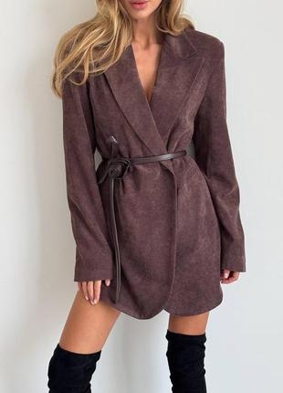 Платье пиджак вельвет с розой на поясе
