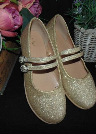 Бомбезные золотистые туфельки tu