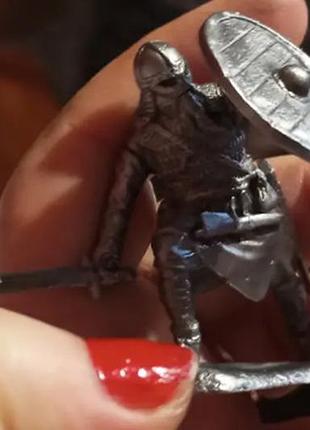 Сувенир фигурка статуэтка металл сплав олово войн викинг круглый щит и меч