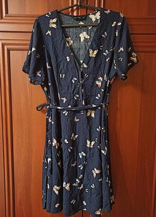 Легкое женское платье с бабочками