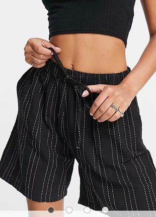 Шорты черные в полоску native youth