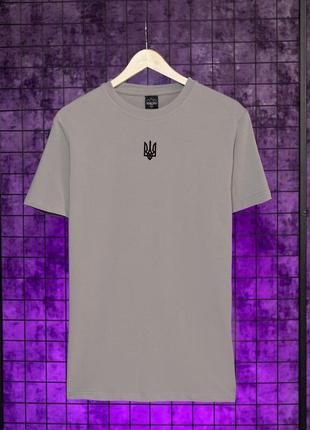 Футболка сталевого кольору pobedov з чорною вишивкою "герб"