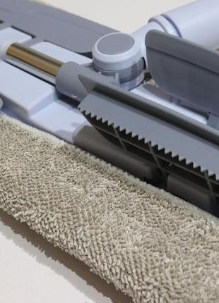 Швабра на пластиковой платформе с насадкой из микрофибры на зажимах с телескопической ручкой