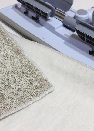 Швабра на пластиковой платформе с насадкой из микрофибры на зажимах с телескопической ручкой