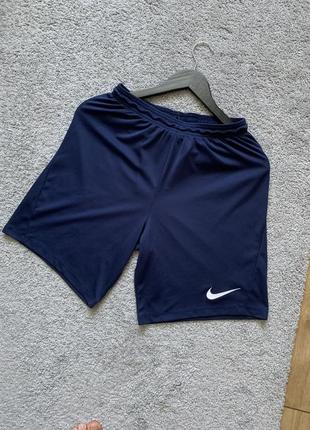 Шорты nike спортивные