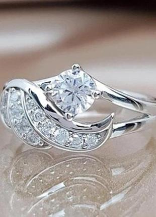 Жіноча каблучка з кубічним цирконієм крила ангела