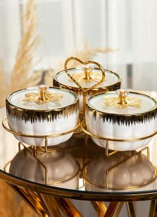 Менажница керамическая на металической подставке на 3 секции