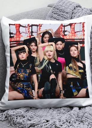 Декоративная подушка плюшева подарок с принтом kpop ive