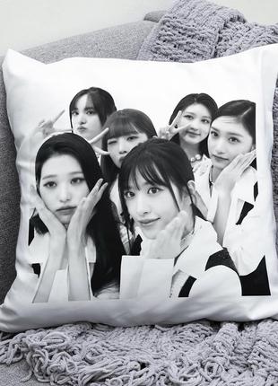 Декоративна подушка плюшева подарунок з принтом kpop ive