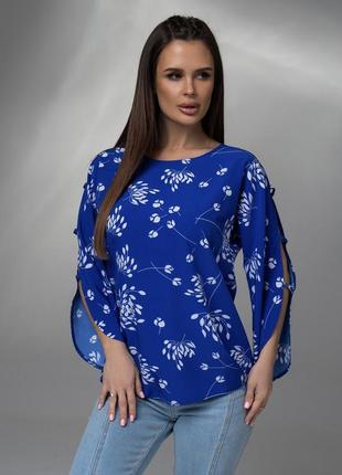 Синяя принтованная блуза с разрезами на рукавах1 фото