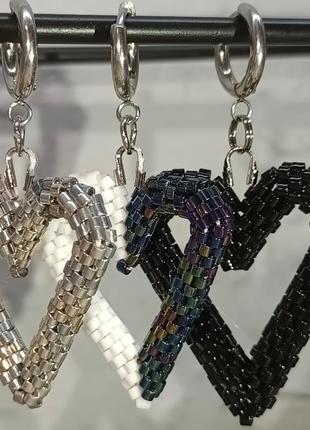 Сережки сердечки, свечки, ромбы, треугольники из бисера.