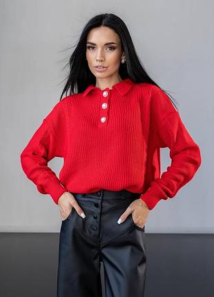 Свитер поло женский ярко насыщен красный с пуговицами в виде жемчуга длинный прямой с жемчужинами из шерсти шерстяной однотонный с воротником вязаный
