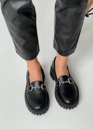 Шкіряні жіночі туфлі лофери чорні