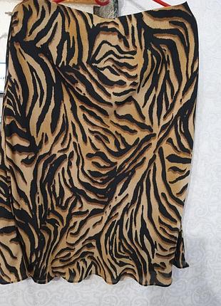 Юбка с принтом зебры,на резинке. made in usa."socialite" пот:38;поб:56; ди:69.