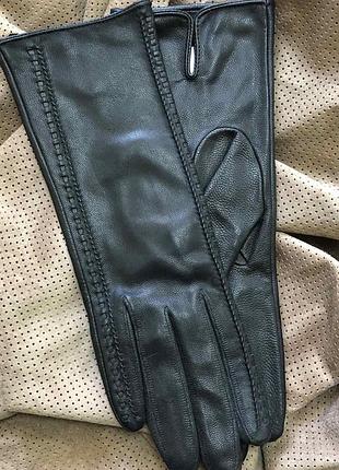 Перчатки женские на натуральной шёлковой подкладке.