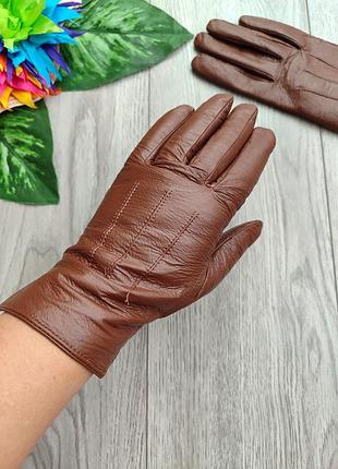 Коричневые кожаные перчатки