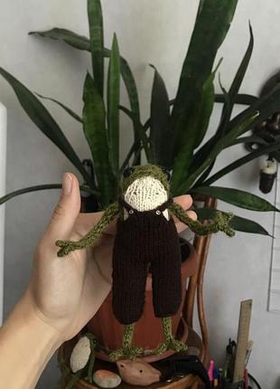 Вязаная игрушка лягушка с пинтерепитом