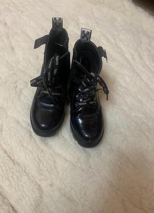 Продам дитяче осіннє взуття