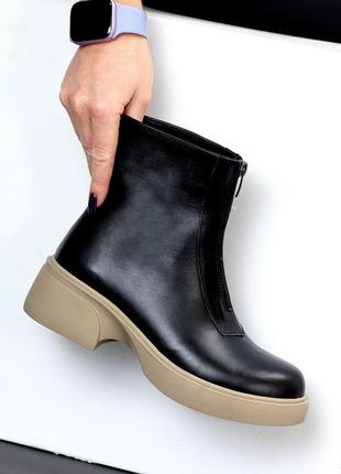 Актуальные черные кожаные ботинки натуральная кожа на бежевой подошве 40