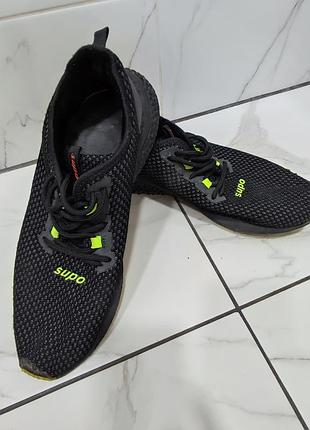 Кросівки