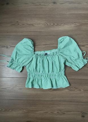 Кроп-топ зеленого цвета