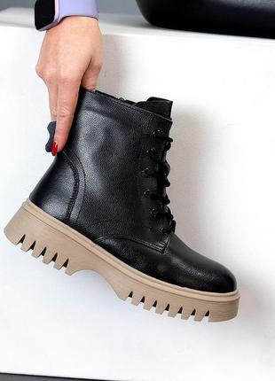 Чорні зимові черевики натуральна шкіра флотар на бежевій підошві