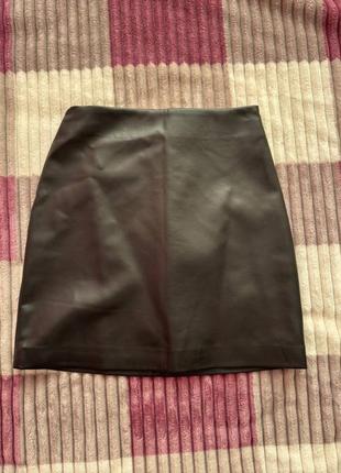 Стильная кожаная юбка