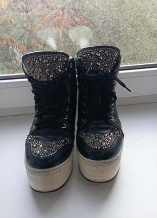 Кожаные ботинки на платформе со стразами 38 р турция