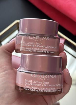 Дневной разглаживающий крем для всех типов кожи лица clarins.