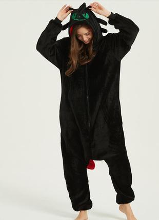 Пижама кигуруми дракон беззубик чёрнаяпижама комбинезон кигуруми чёрного цвета пижама-кигуруми с капюшоном