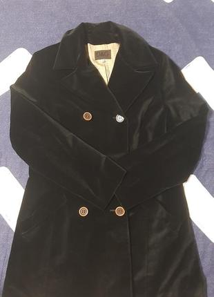 Вилветовое пальто от dolce &amp; gabbana.