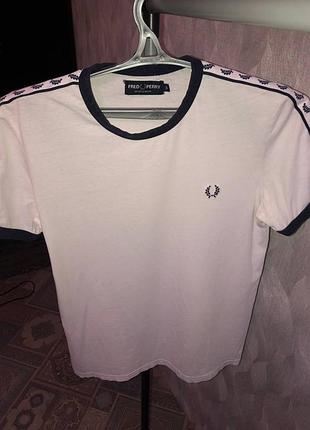 Футболка fred perry біла з віночками