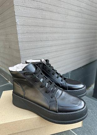 Женские ботинки