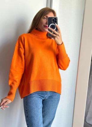 Яскравий морквяний помаранчевий светр