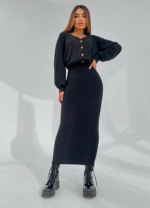 Елегантний костюм зі спідницею