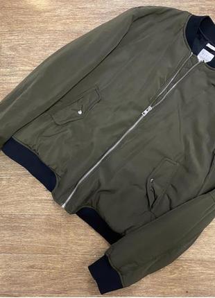 Оверсайз бомбер колір хакі від zara5 фото