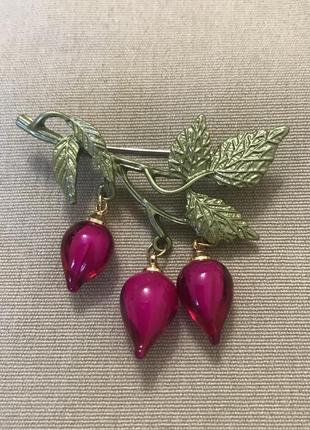 Сочная брошь из металла и стекла винтаж