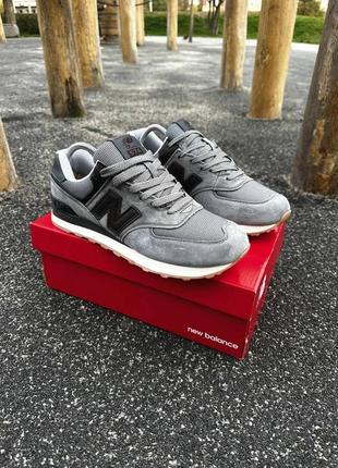 Кросівки BEAMS Injects Asymmetry To A Greyscale New Balance 990v5