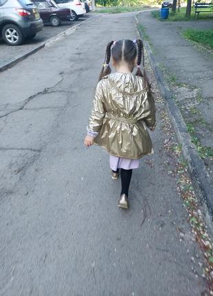 Легкая куртка, плащ, ветровка от zara золотого цвета 6 лет3 фото