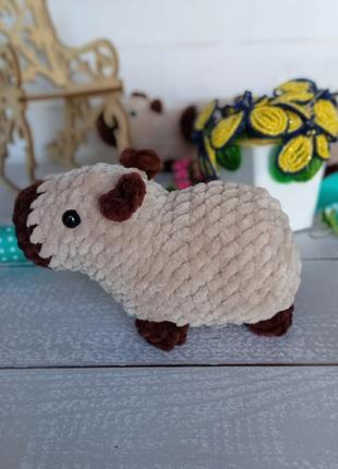 Игрушка плюшевая вязаная капибара