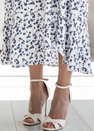 Жіночна міді штапельна сукня флорет-літо з коміром та кишенями 42-56 розміри різні кольори білий квіти4 фото