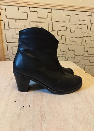 Ботинки с теплой подкладкой,натуральная кожа,40 размер